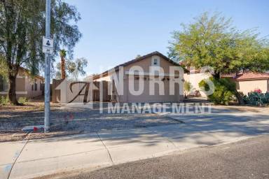 Main picture of 923 N Maria Ln