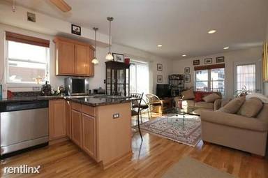 Main picture of 200 Monroe St