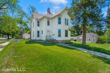 Main picture of 1804 College St