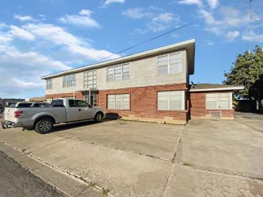 Main picture of 1000 N Linam 2 3 4 St