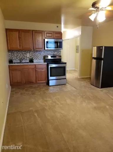 Main picture of 365 W Elm St