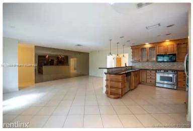 Main picture of 4905 SW 90th Ave