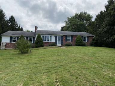 Main picture of 3587 Spruce Hill Rd