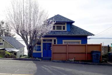 Main picture of 612 Florence Ave