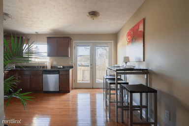 Main picture of 7855 Meadowhaven Blvd