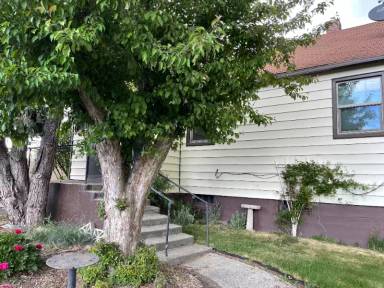 Main picture of 204 W Railroad Ave