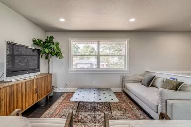 Main picture of 482 W 80th Ave