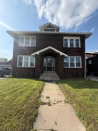 Main picture of 2905 Madison Ave