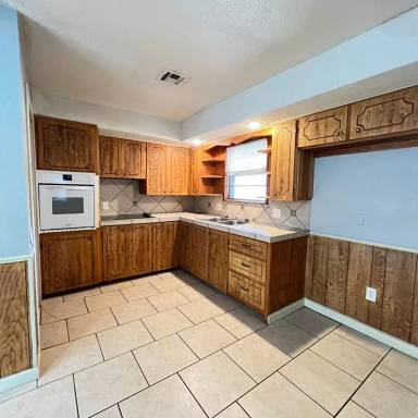 Main picture of 709 W Oxford Ave