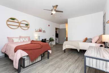 Main picture of 2980 E Yosemite Ave