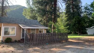 Main picture of 1796 Rogue River Hwy