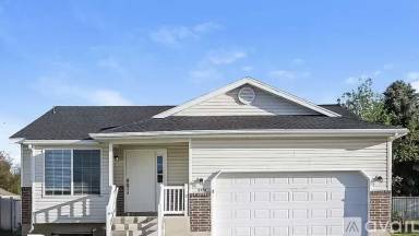 Main picture of 2373 W 1850 N