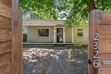 Main picture of 2326 N Meade Ave