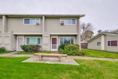 Main picture of 1849 Strawberry Ln