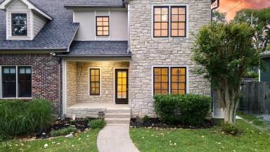 Main picture of 2124A W Linden Ave