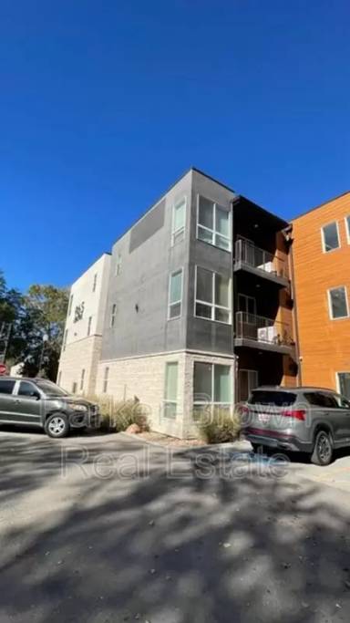 Main picture of 965 Central