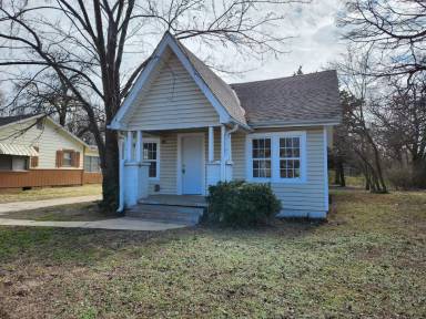 Main picture of 831 Orchard St