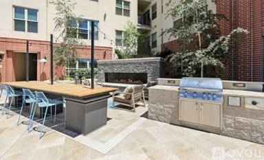 Main picture of 150 W Byers Pl