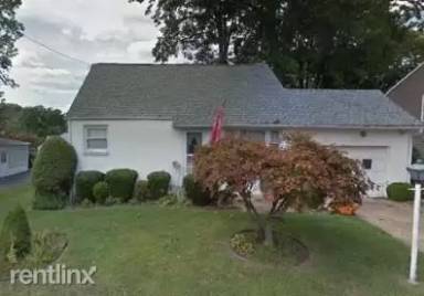 Main picture of 722 Maple Ave