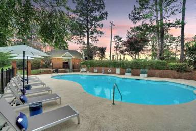 Main picture of 300 Meredith Sq
