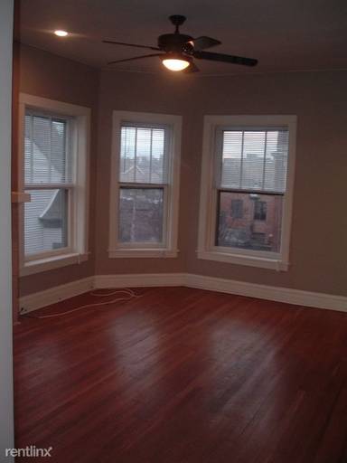 Main picture of 1622 W Diversey Pkwy