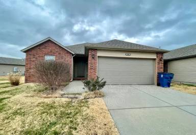 Main picture of 1008 N Oxford Dr