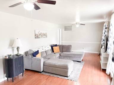 Main picture of 302 Robin Hood Dr