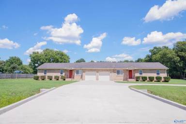 Main picture of 105 Oakwood Meadows Dr