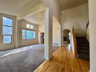 Main picture of 2404 S Holman Cir