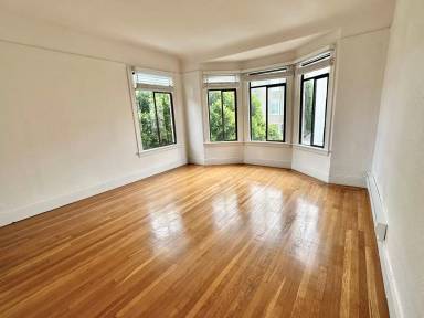 Main picture of 2190 Bay St