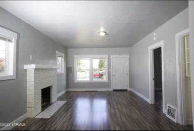 Main picture of 212 N 16th Ave