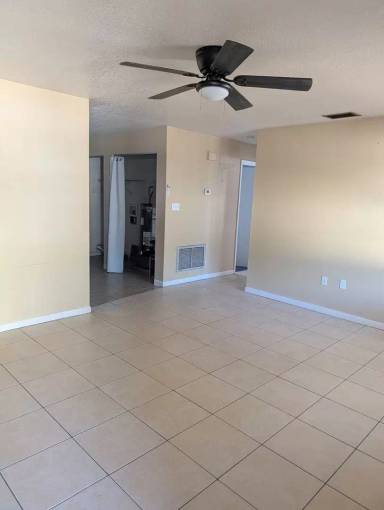 Main picture of 814 N Saint Clair Abrams Ave