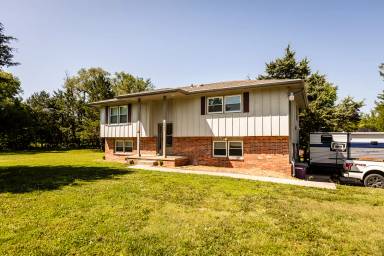 Main picture of 3409 Cedar Ln