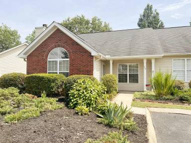 Main picture of 105 Woodglen Dr