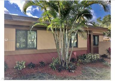 Main picture of 9680 SW 152nd Ave