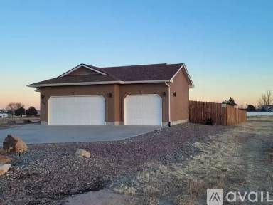 Main picture of 594 S Archdale Dr