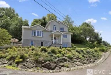 Main picture of 912 Bishop Dr