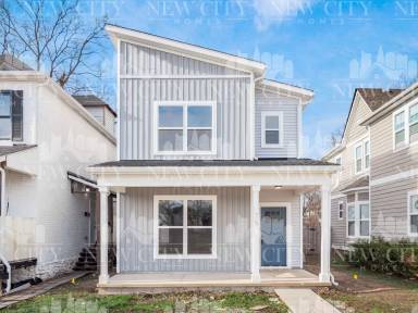 Main picture of 75 Chicago Ave