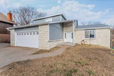 Main picture of 720 Sunshine St