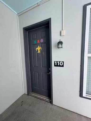 Main picture of 305 W 2nd St