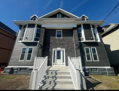 Main picture of 308 W 7th St