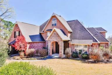 Main picture of 403 W Lakeview Dr