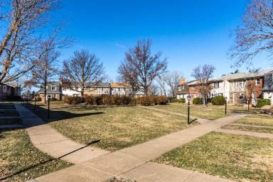 Main picture of 300 Twykingham Pl