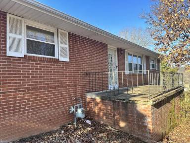 Main picture of 817 Hillcrest Dr