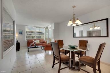 Main picture of 2899 Collins Ave Apartments
