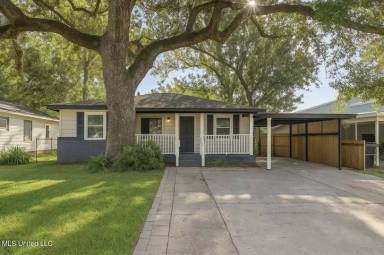 Main picture of 222 Benachi Ave