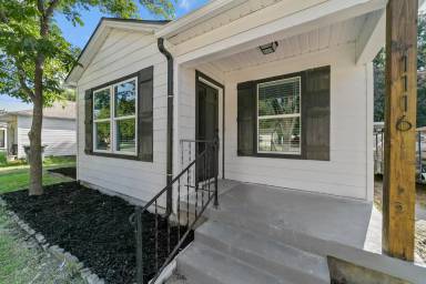 Main picture of 1116 N Lockhart St