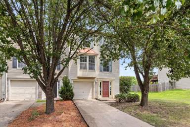 Main picture of 4701 Colonnade Way