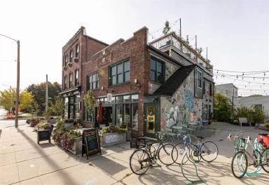 Main picture of 1701 Trumbull St