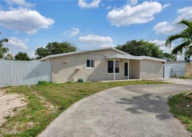 Main picture of 18631 NW 28th Pl